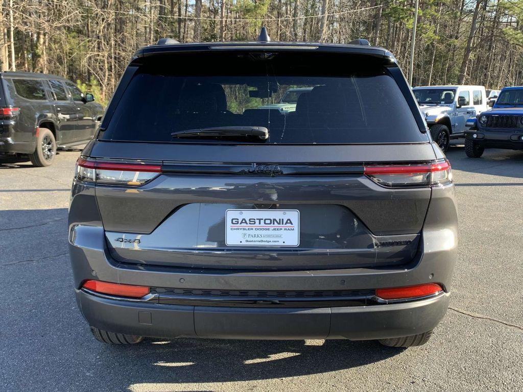 new 2025 Jeep Grand Cherokee car, priced at $50,960