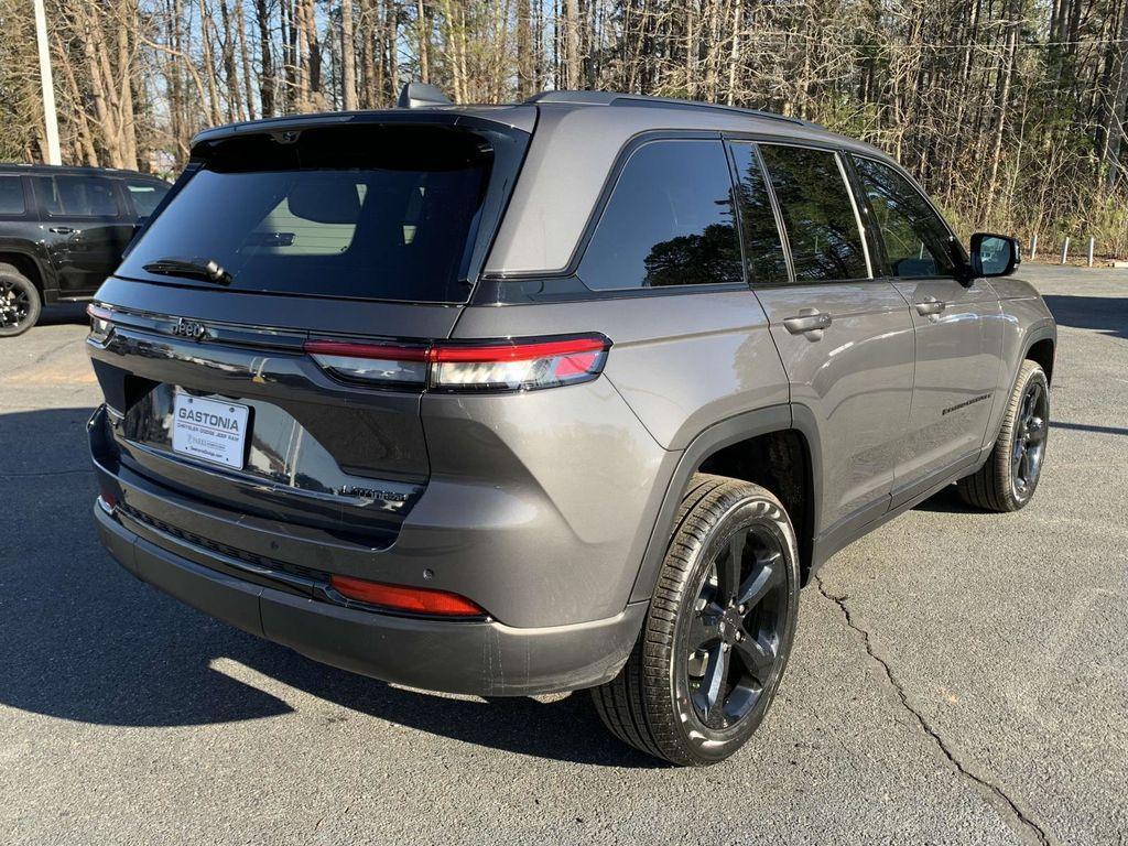 new 2025 Jeep Grand Cherokee car, priced at $50,960