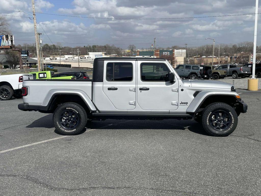 used 2023 Jeep Gladiator car, priced at $34,546