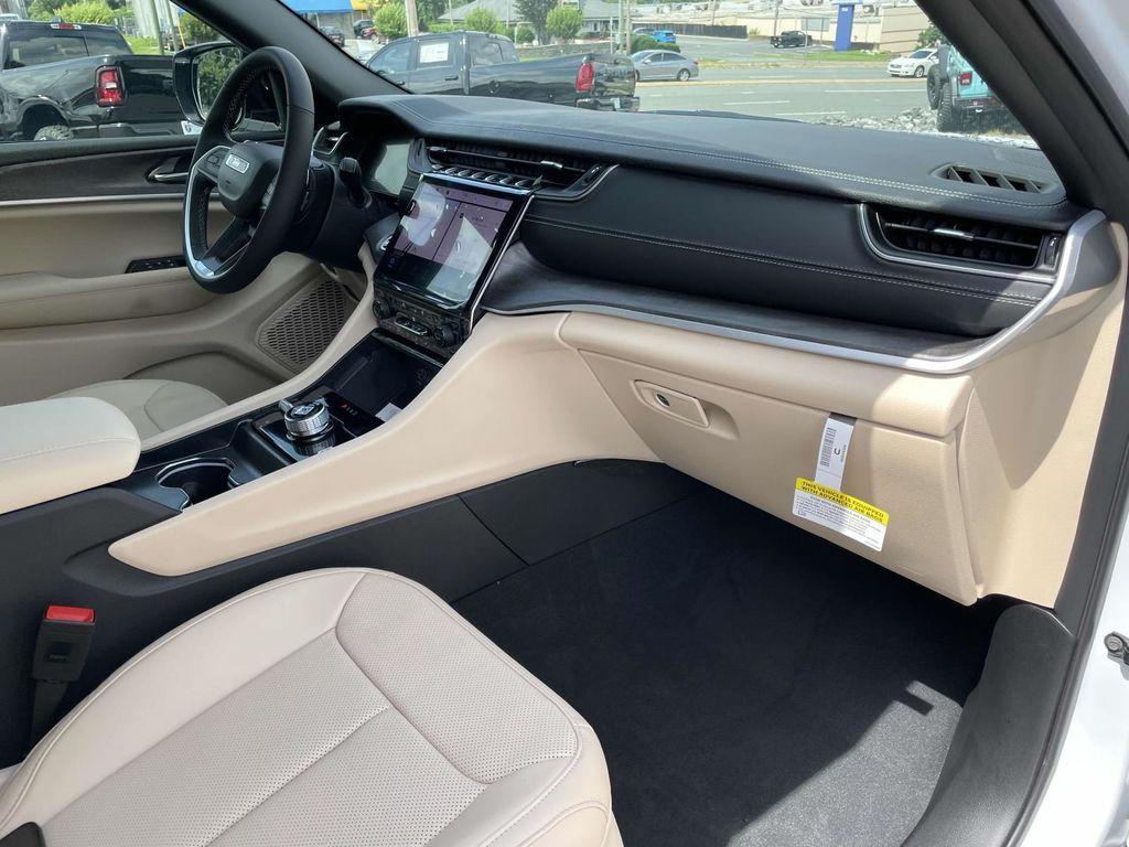new 2025 Jeep Grand Cherokee L car, priced at $44,495