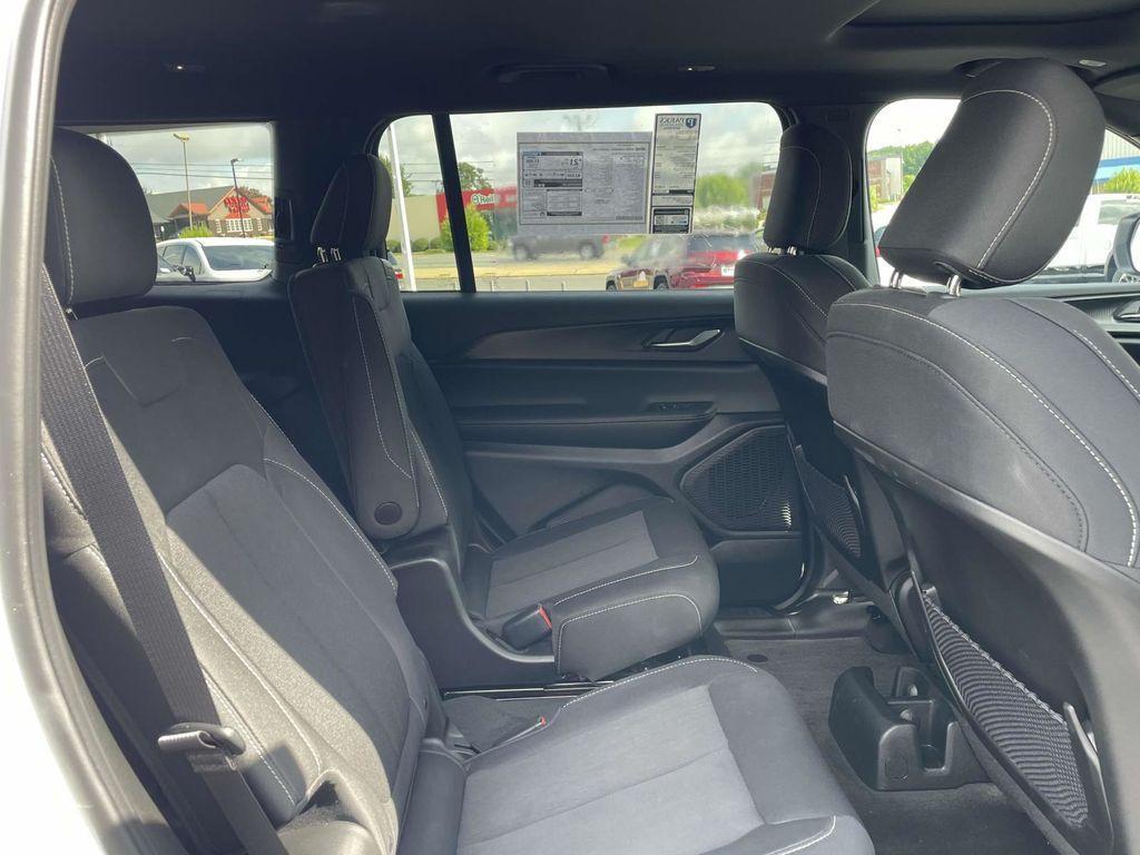 new 2025 Jeep Grand Cherokee L car