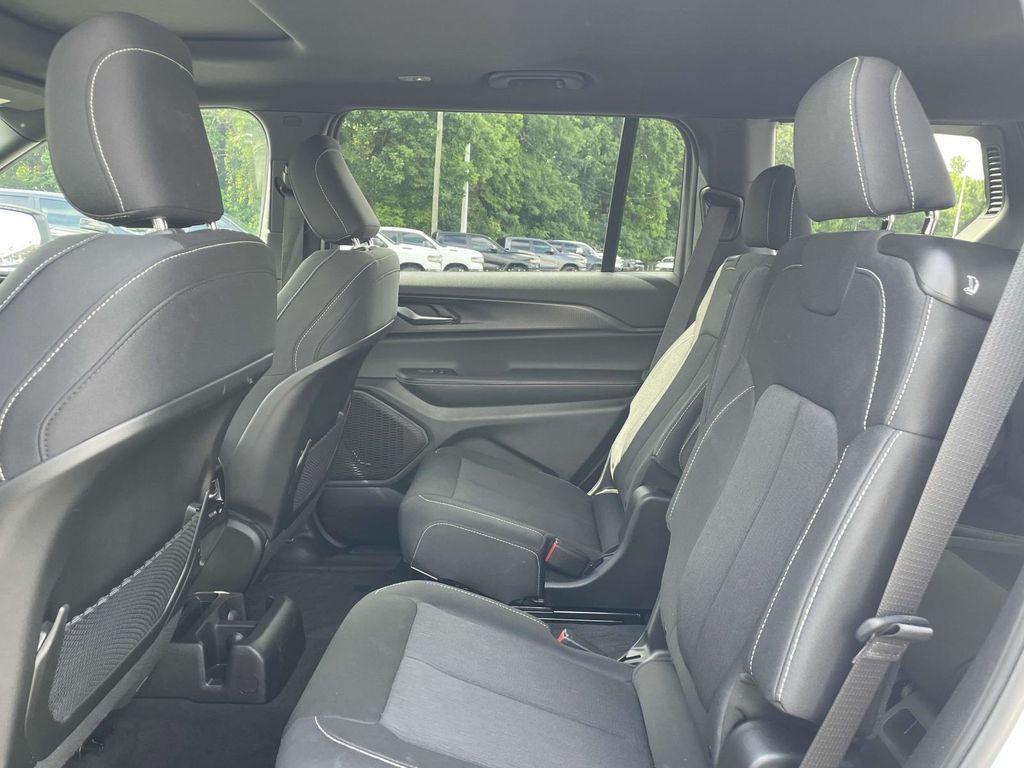 new 2025 Jeep Grand Cherokee L car