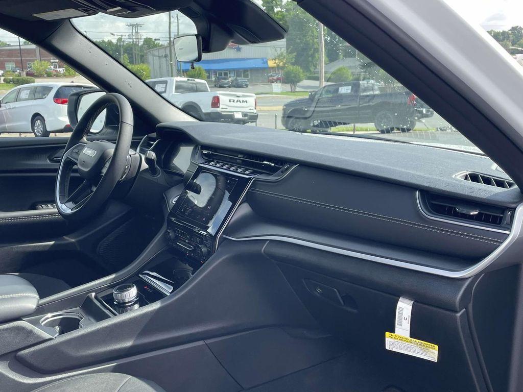 new 2025 Jeep Grand Cherokee L car