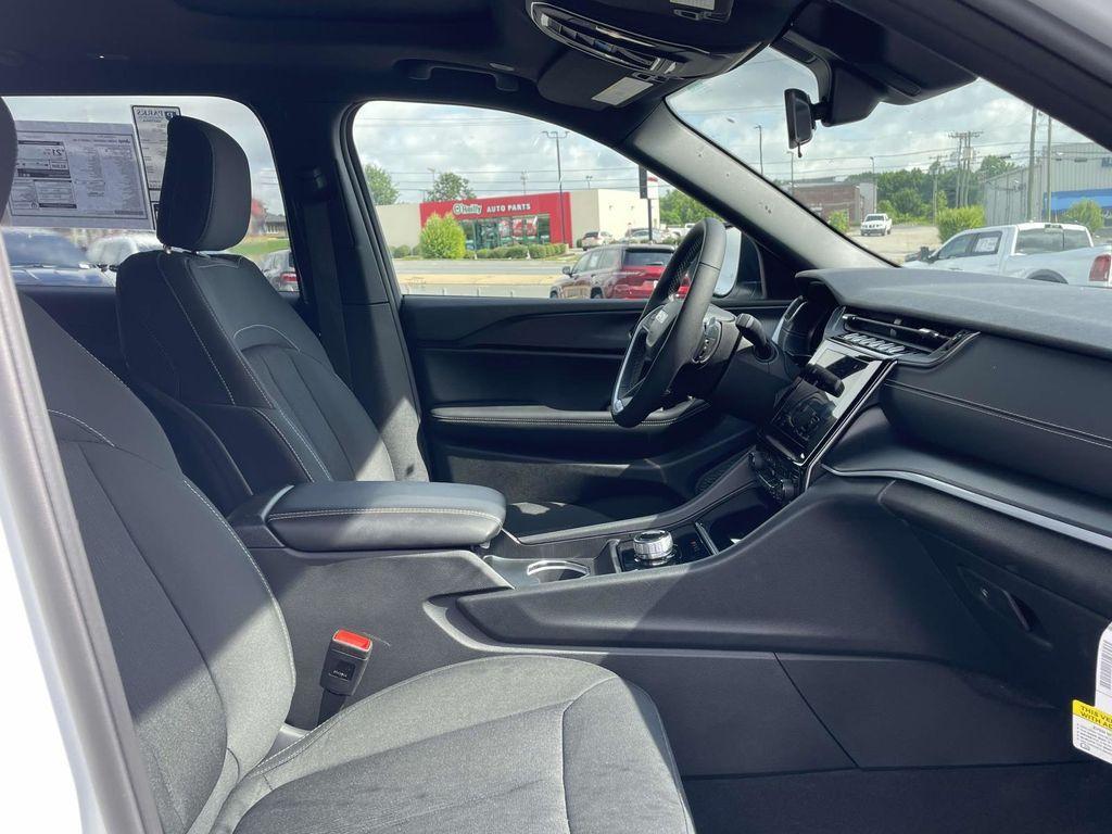 new 2025 Jeep Grand Cherokee L car