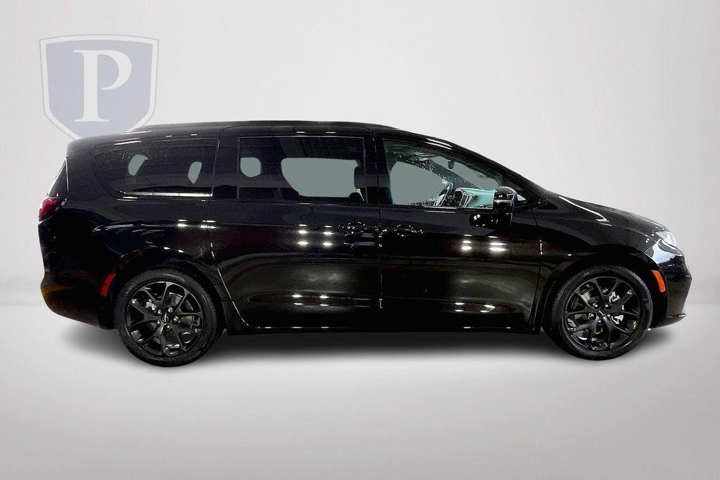 new 2024 Chrysler Pacifica car, priced at $45,915