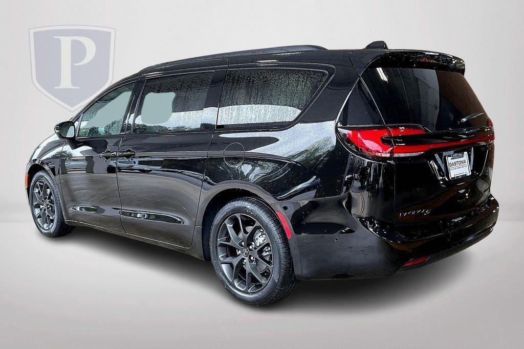 new 2024 Chrysler Pacifica car, priced at $45,915