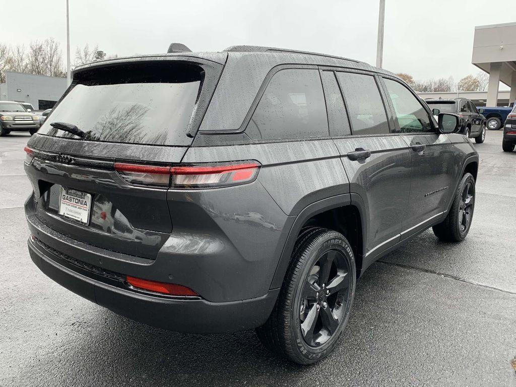 new 2025 Jeep Grand Cherokee car, priced at $41,675