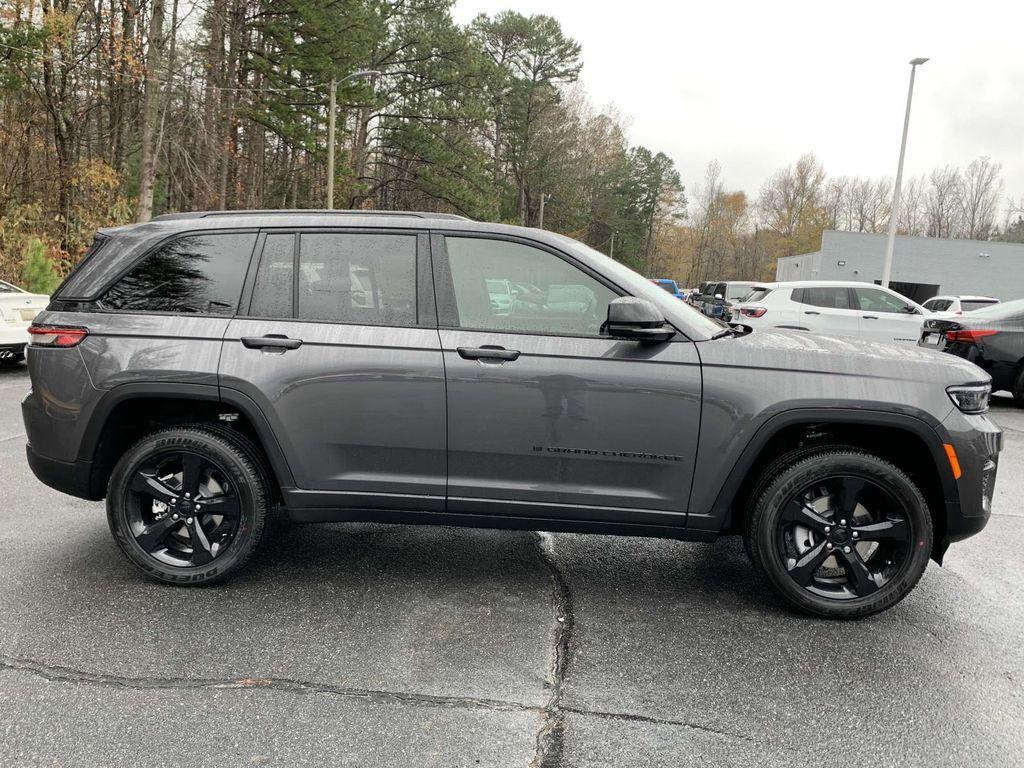 new 2025 Jeep Grand Cherokee car, priced at $41,675