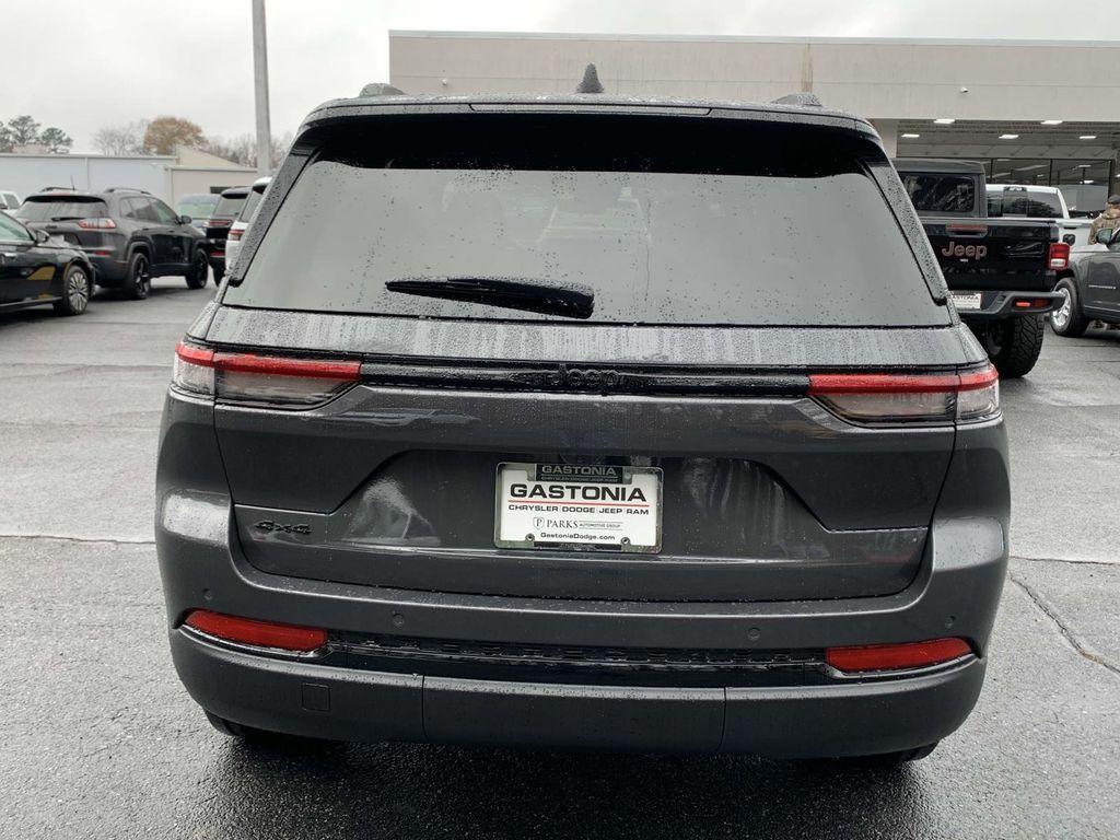 new 2025 Jeep Grand Cherokee car, priced at $41,675