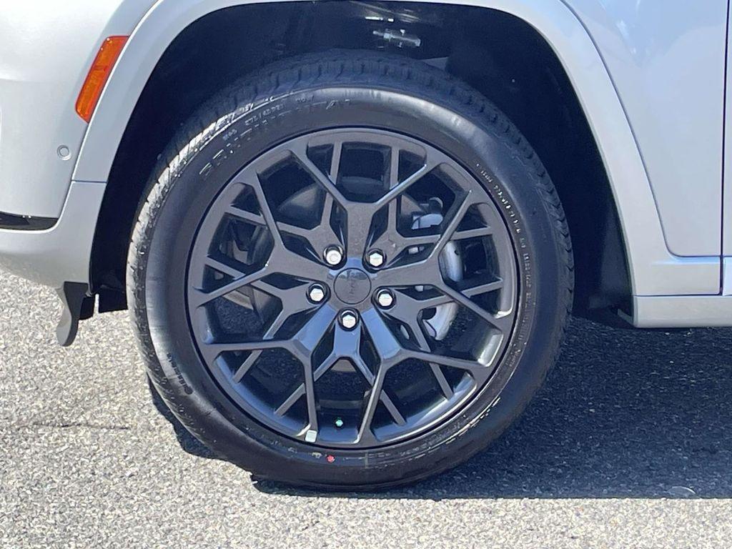 new 2025 Jeep Grand Cherokee L car, priced at $66,925