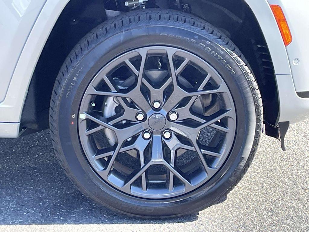 new 2025 Jeep Grand Cherokee L car, priced at $66,925