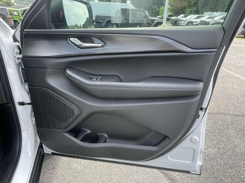 new 2025 Jeep Grand Cherokee L car, priced at $35,495
