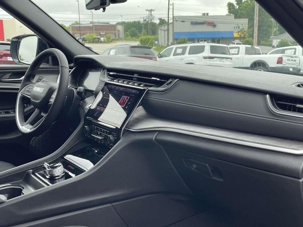 new 2025 Jeep Grand Cherokee L car, priced at $48,995