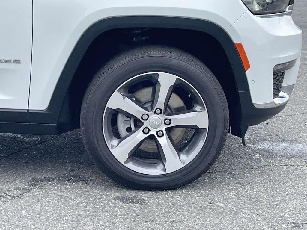 new 2025 Jeep Grand Cherokee L car, priced at $48,995