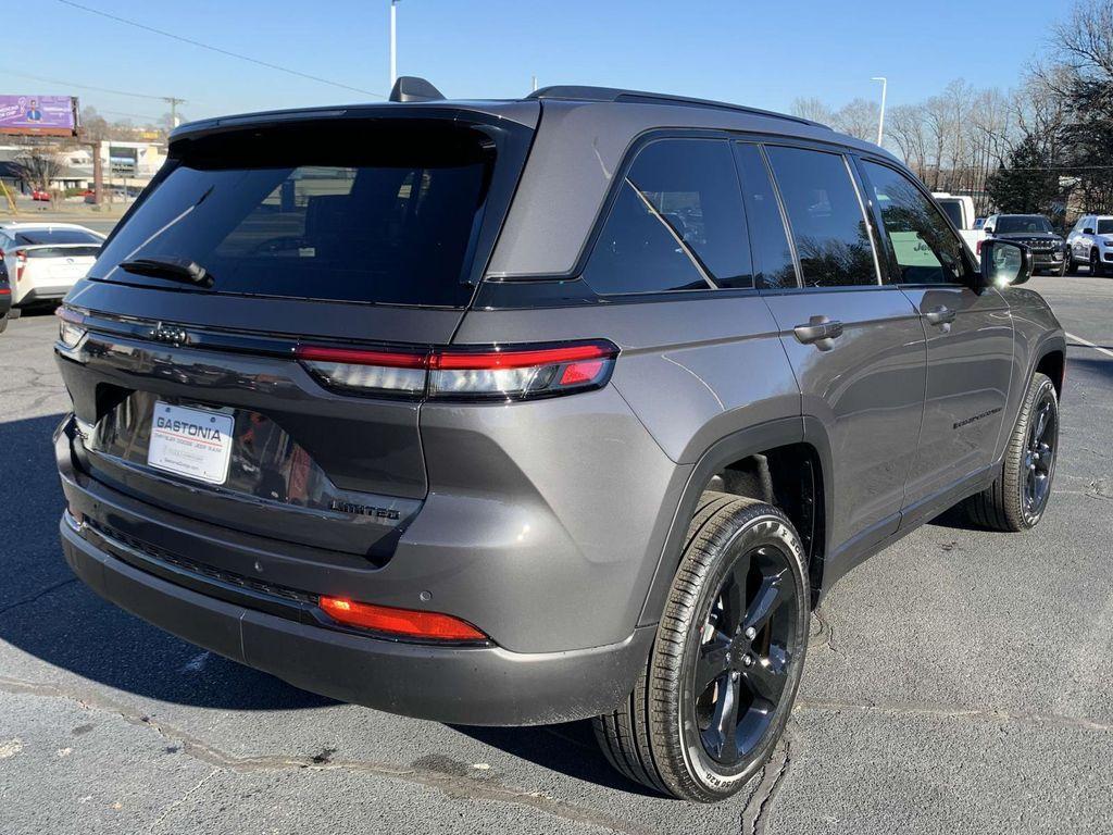 new 2025 Jeep Grand Cherokee car, priced at $46,035