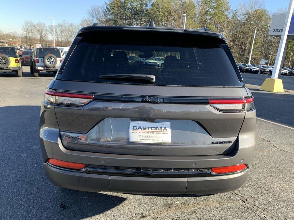 new 2025 Jeep Grand Cherokee car, priced at $46,035