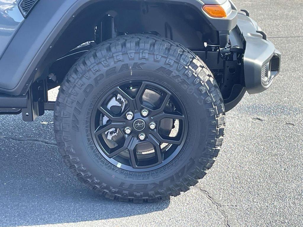 new 2025 Jeep Wrangler car, priced at $49,285
