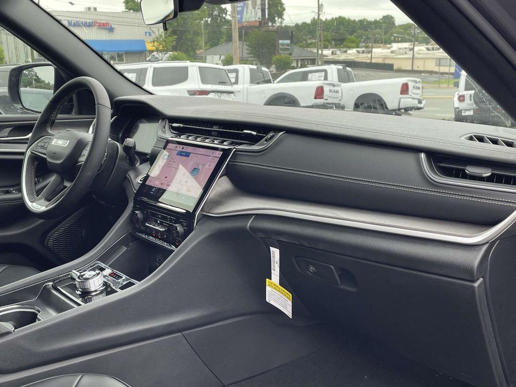 new 2025 Jeep Grand Cherokee car, priced at $43,621