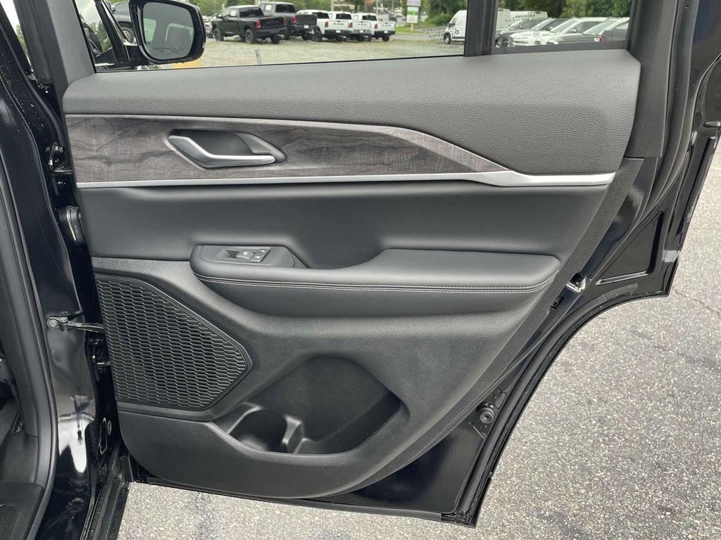 new 2025 Jeep Grand Cherokee L car, priced at $47,995