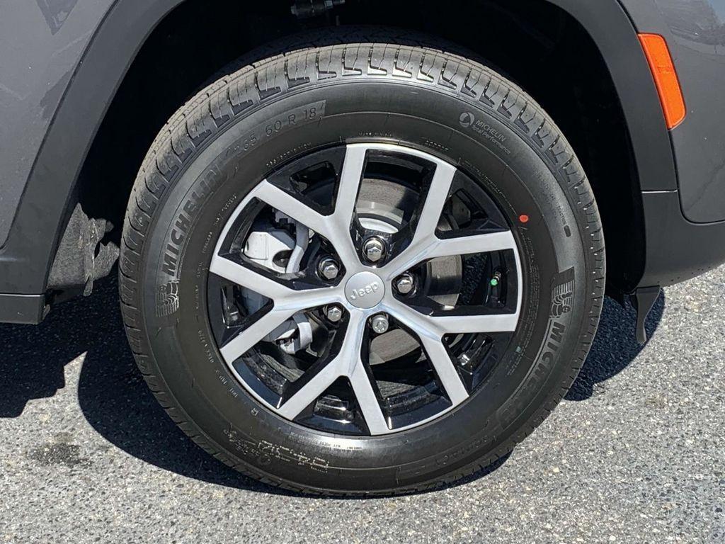 new 2025 Jeep Grand Cherokee car, priced at $39,745