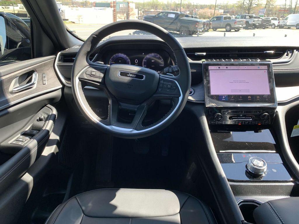 new 2025 Jeep Grand Cherokee car, priced at $35,995