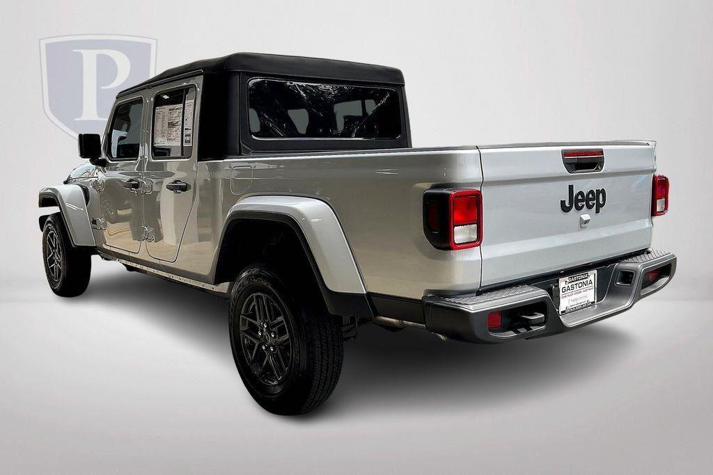 new 2024 Jeep Gladiator car, priced at $38,900