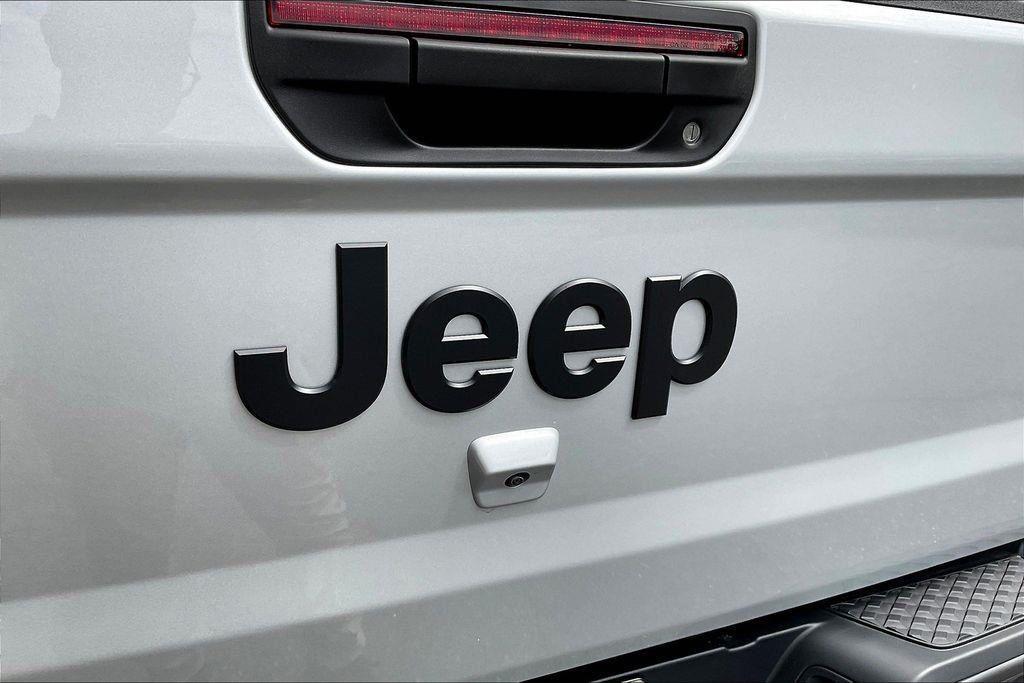 new 2024 Jeep Gladiator car, priced at $38,900