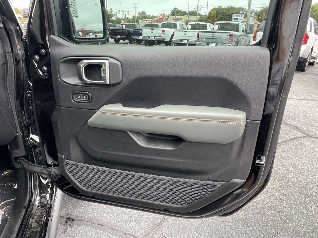 new 2025 Jeep Gladiator car, priced at $54,190