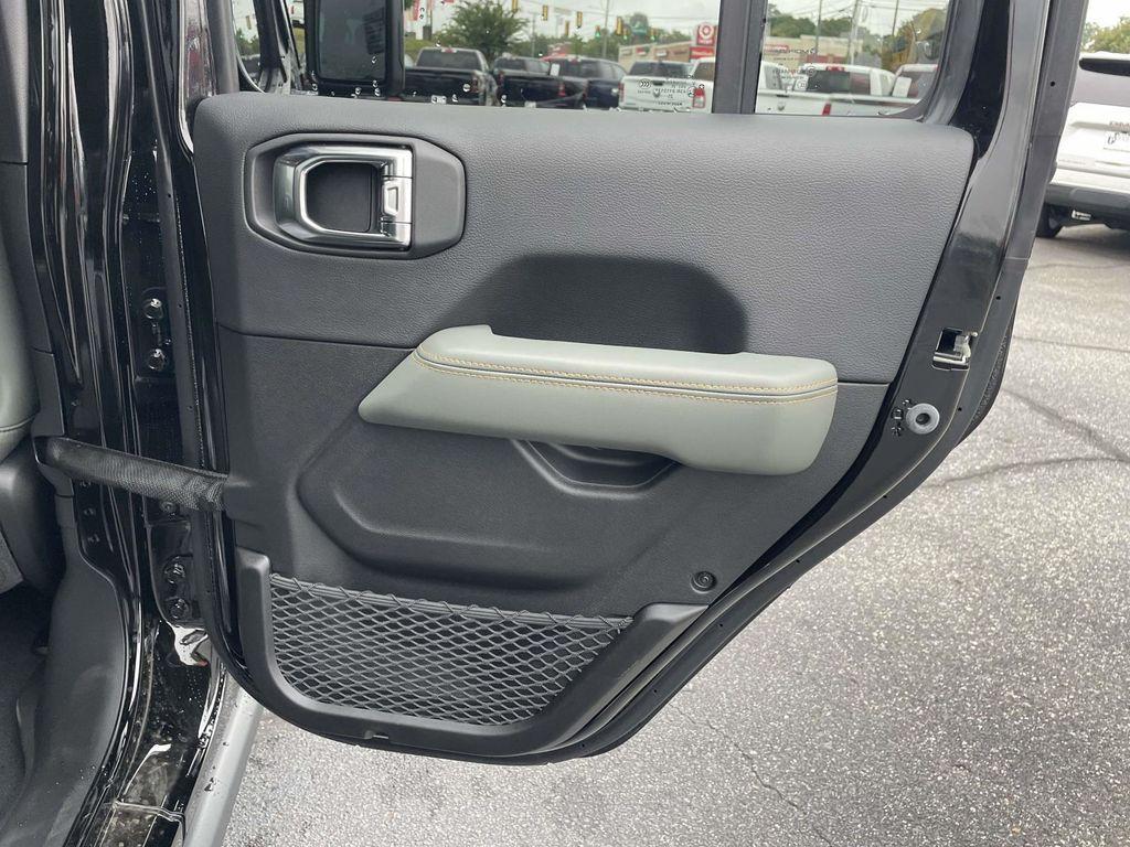 new 2025 Jeep Gladiator car, priced at $54,190