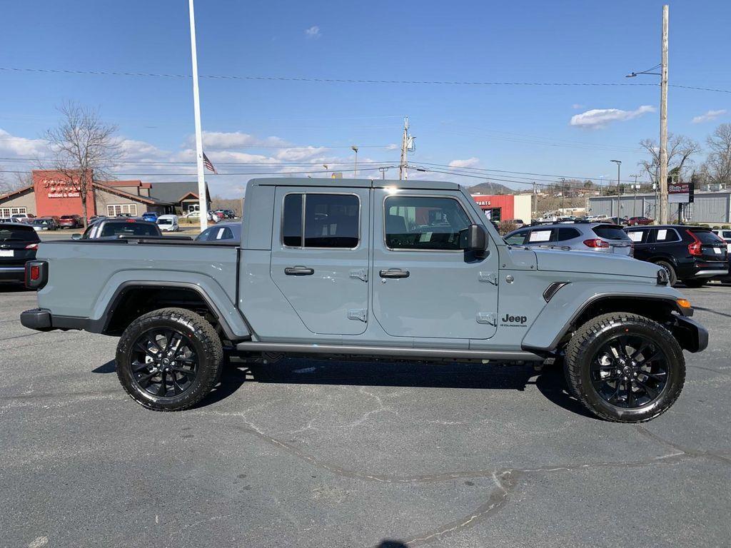 new 2025 Jeep Gladiator car, priced at $39,885