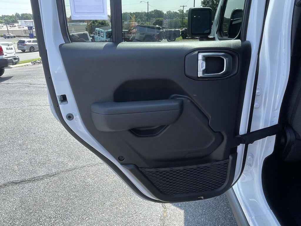 new 2025 Jeep Wrangler car