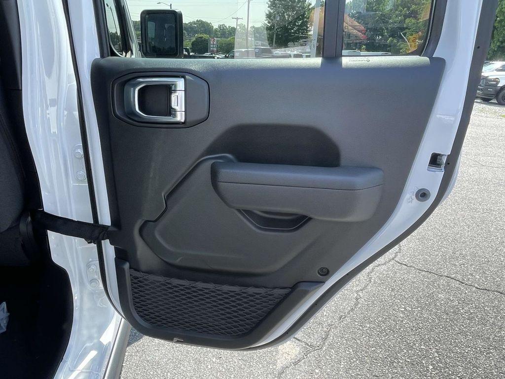 new 2025 Jeep Wrangler car