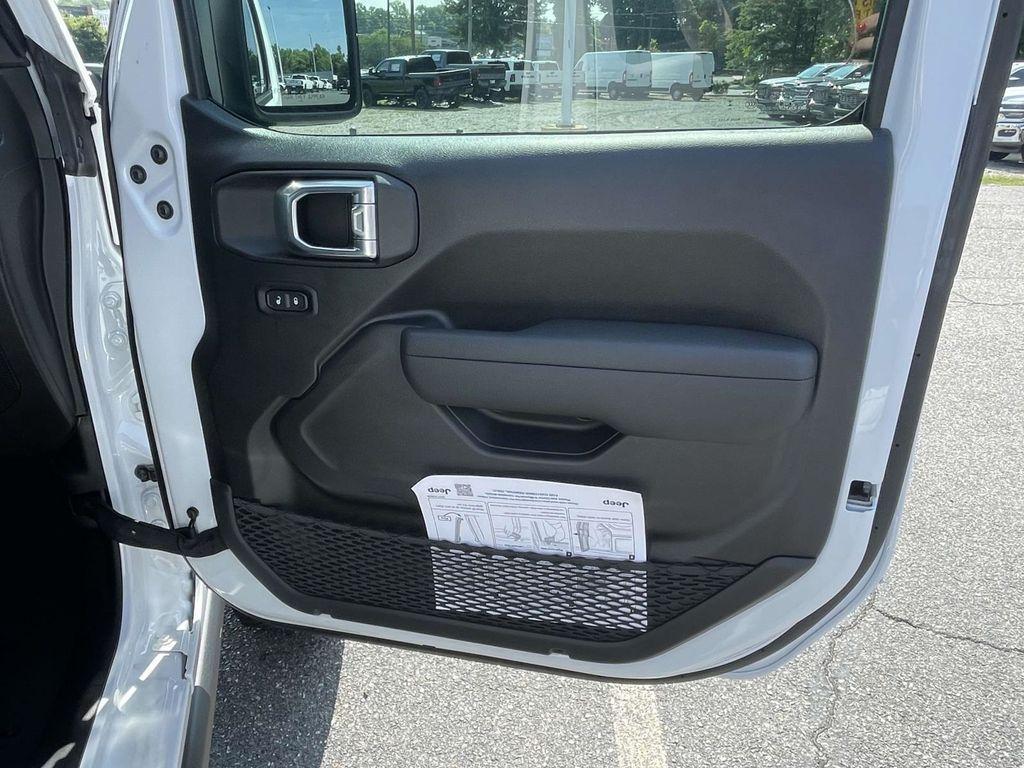 new 2025 Jeep Wrangler car