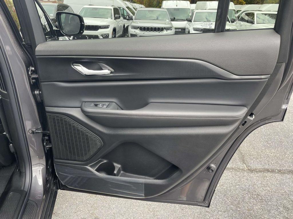 new 2025 Jeep Grand Cherokee L car, priced at $40,730