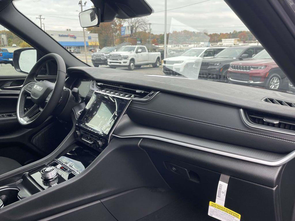 new 2025 Jeep Grand Cherokee L car, priced at $40,730