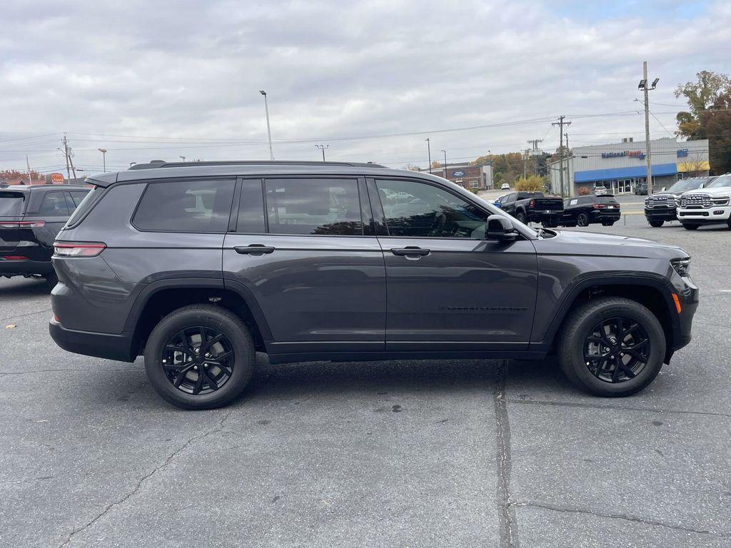 new 2025 Jeep Grand Cherokee L car, priced at $40,730