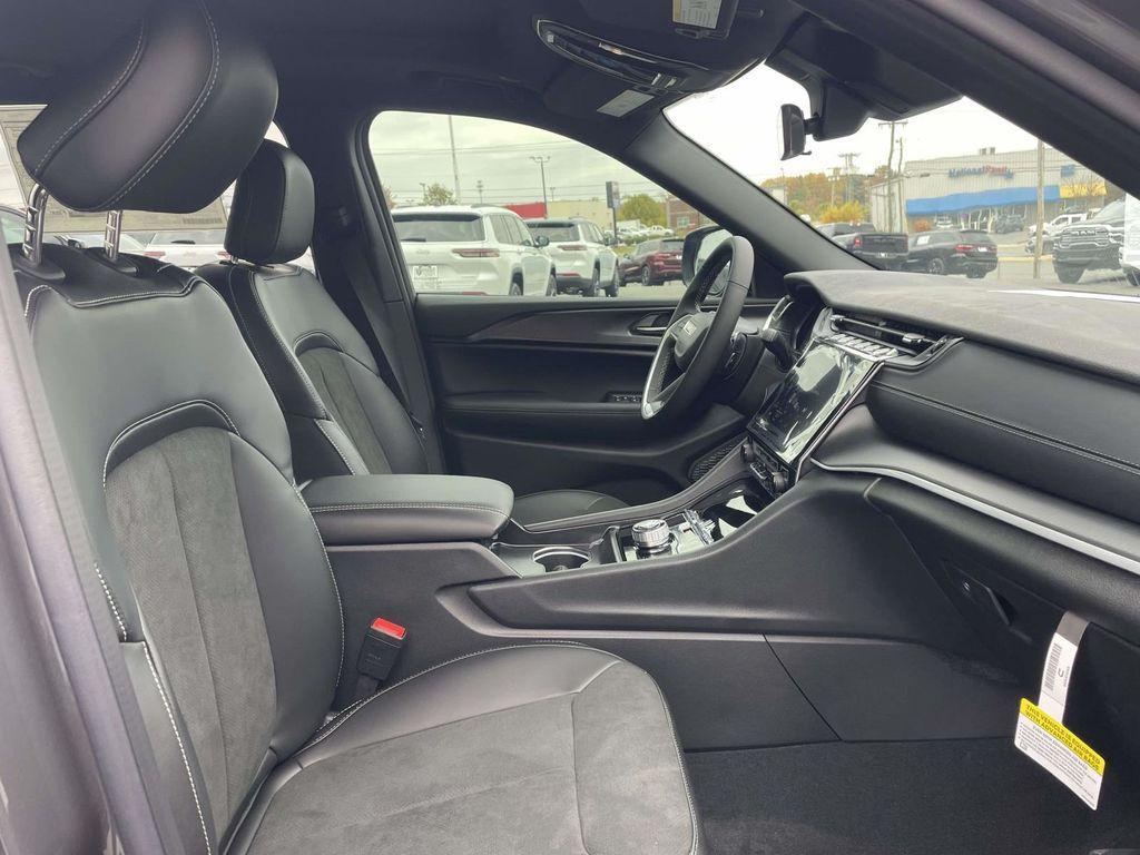 new 2025 Jeep Grand Cherokee L car, priced at $40,730