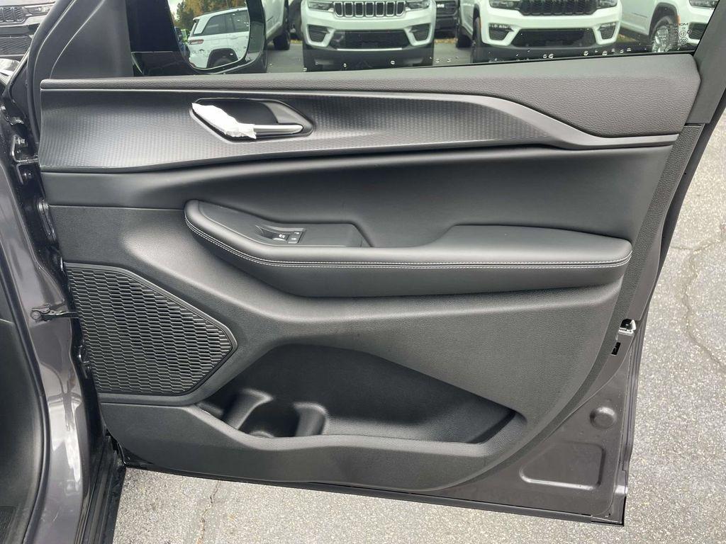 new 2025 Jeep Grand Cherokee L car, priced at $40,730