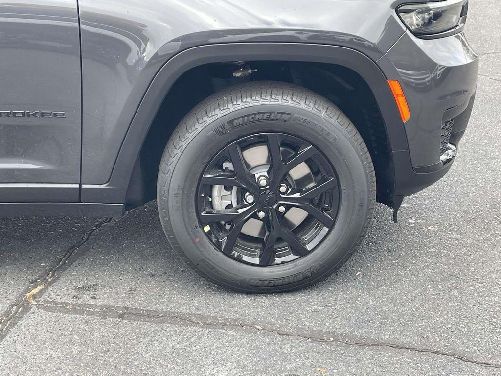 new 2025 Jeep Grand Cherokee L car, priced at $40,730