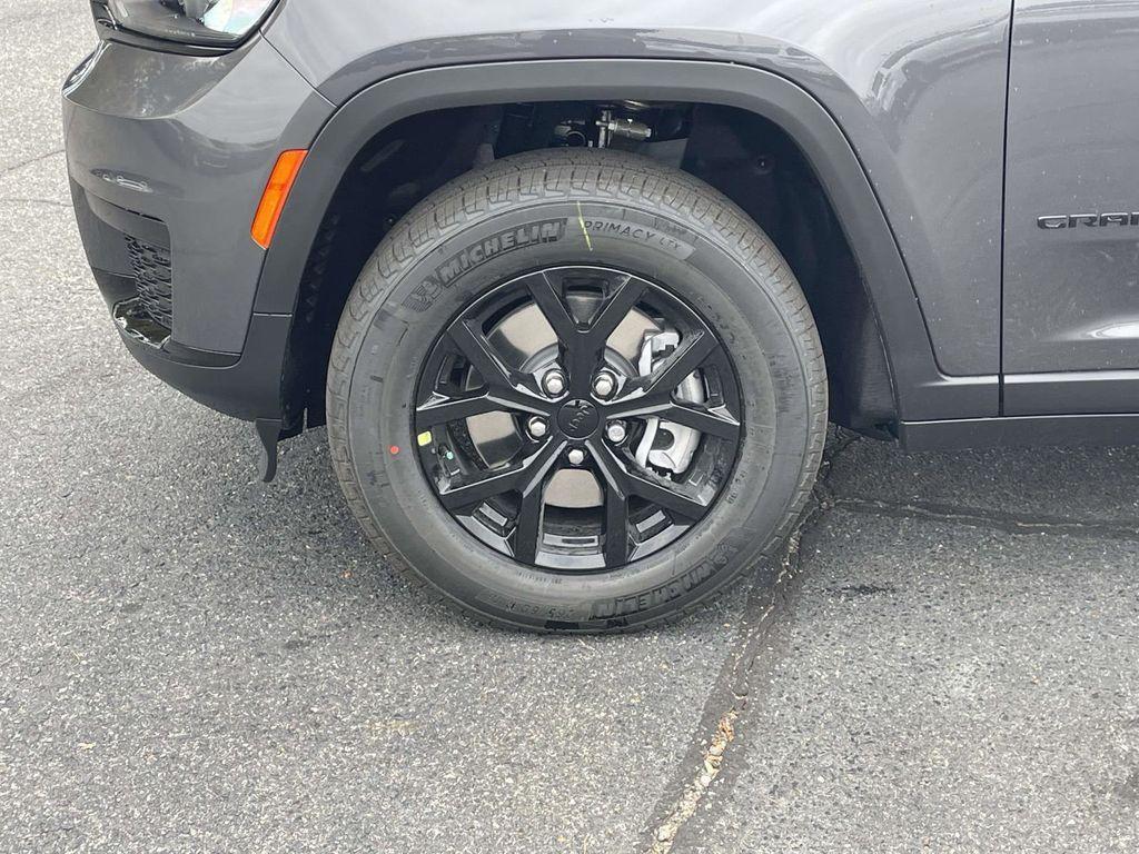 new 2025 Jeep Grand Cherokee L car, priced at $40,730
