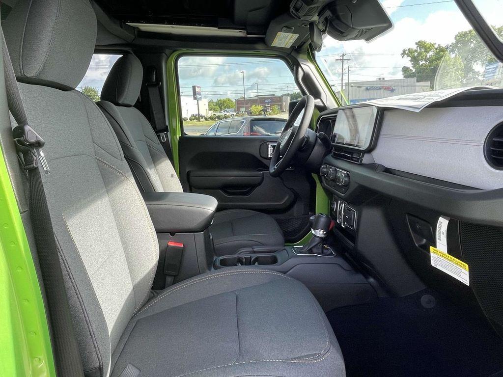 new 2025 Jeep Wrangler car, priced at $45,186