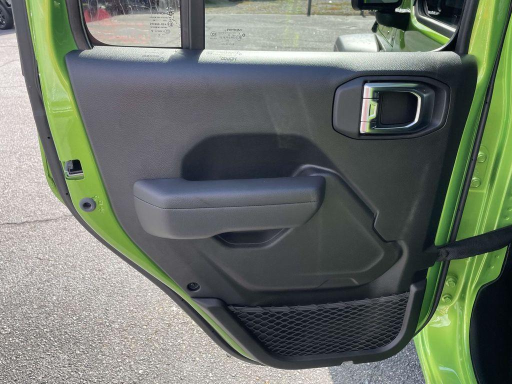 new 2025 Jeep Wrangler car, priced at $45,186
