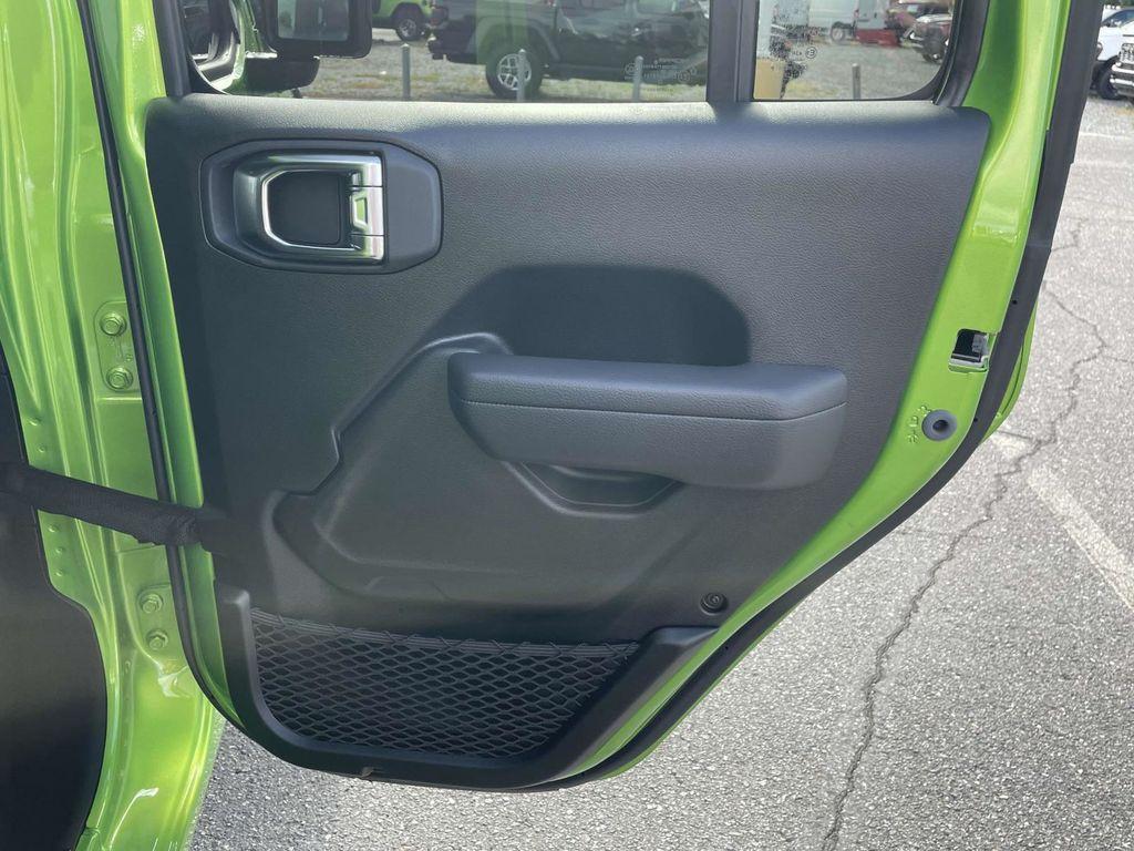 new 2025 Jeep Wrangler car, priced at $45,186