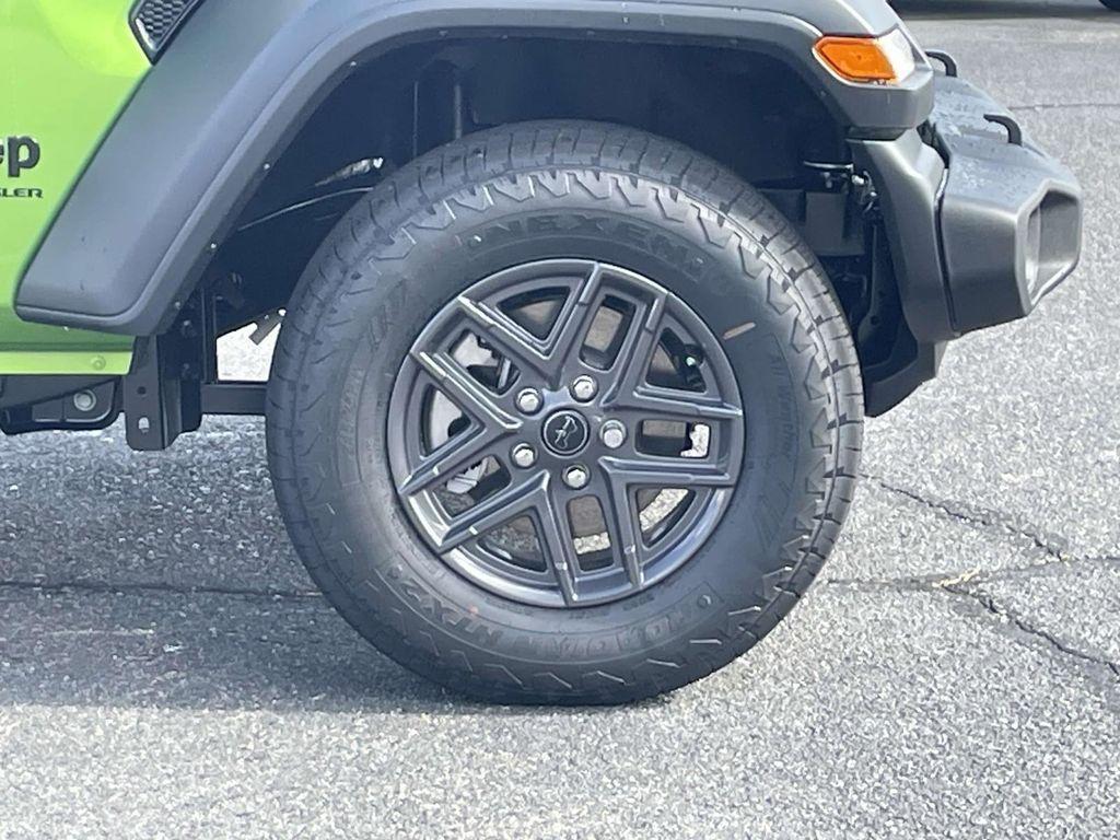new 2025 Jeep Wrangler car, priced at $45,186