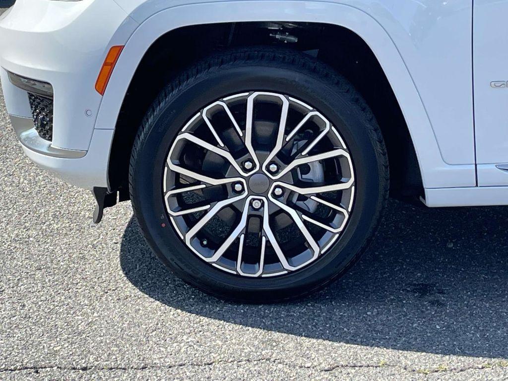 new 2025 Jeep Grand Cherokee L car, priced at $66,805