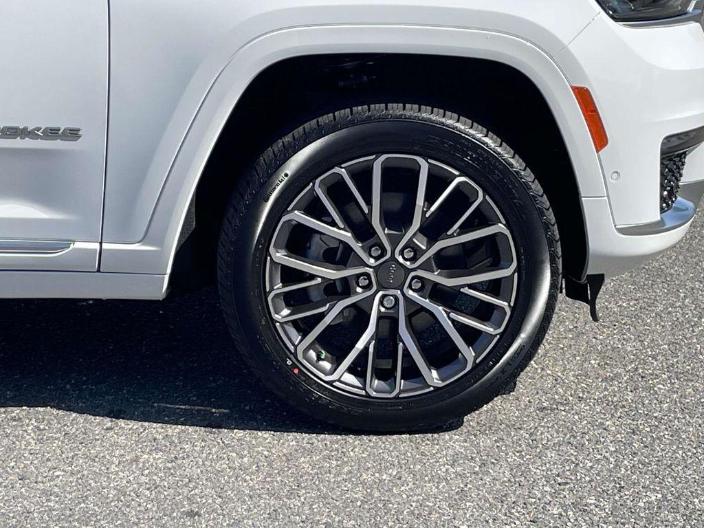 new 2025 Jeep Grand Cherokee L car, priced at $66,805