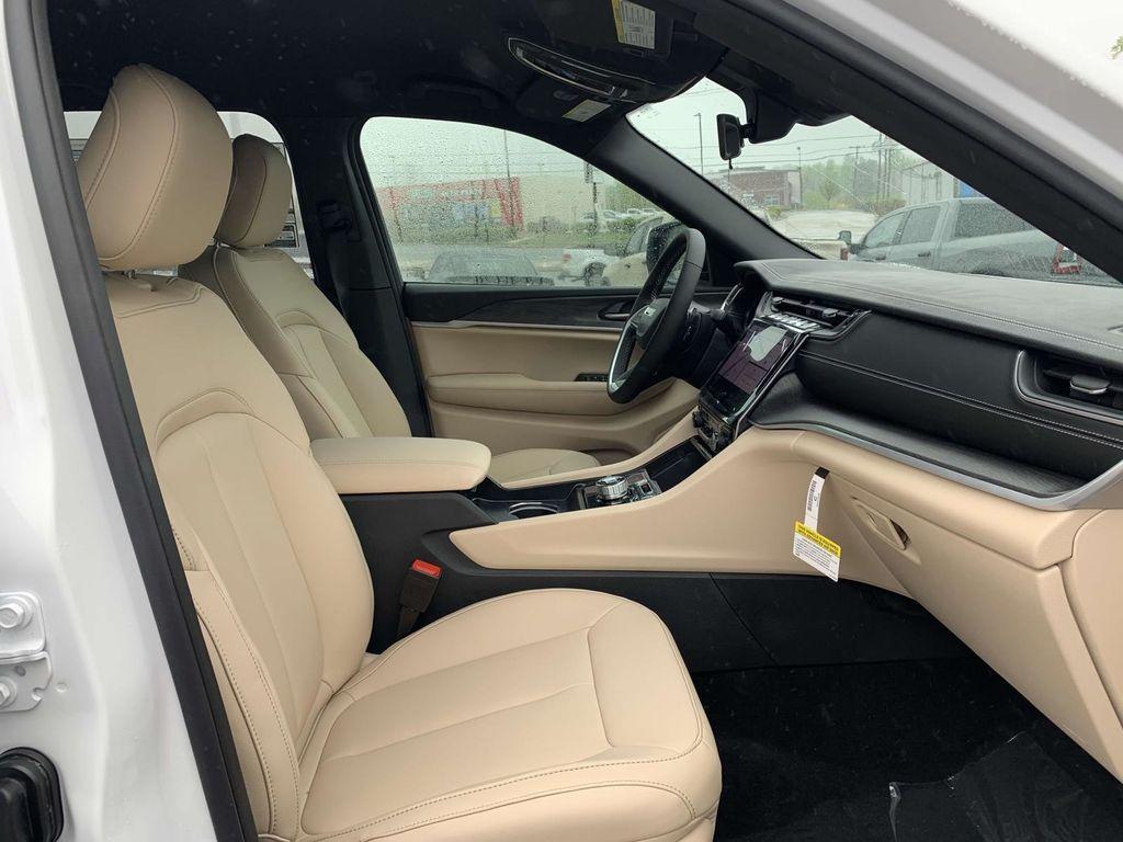 new 2025 Jeep Grand Cherokee car, priced at $39,650