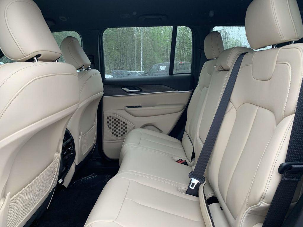 new 2025 Jeep Grand Cherokee car, priced at $39,650