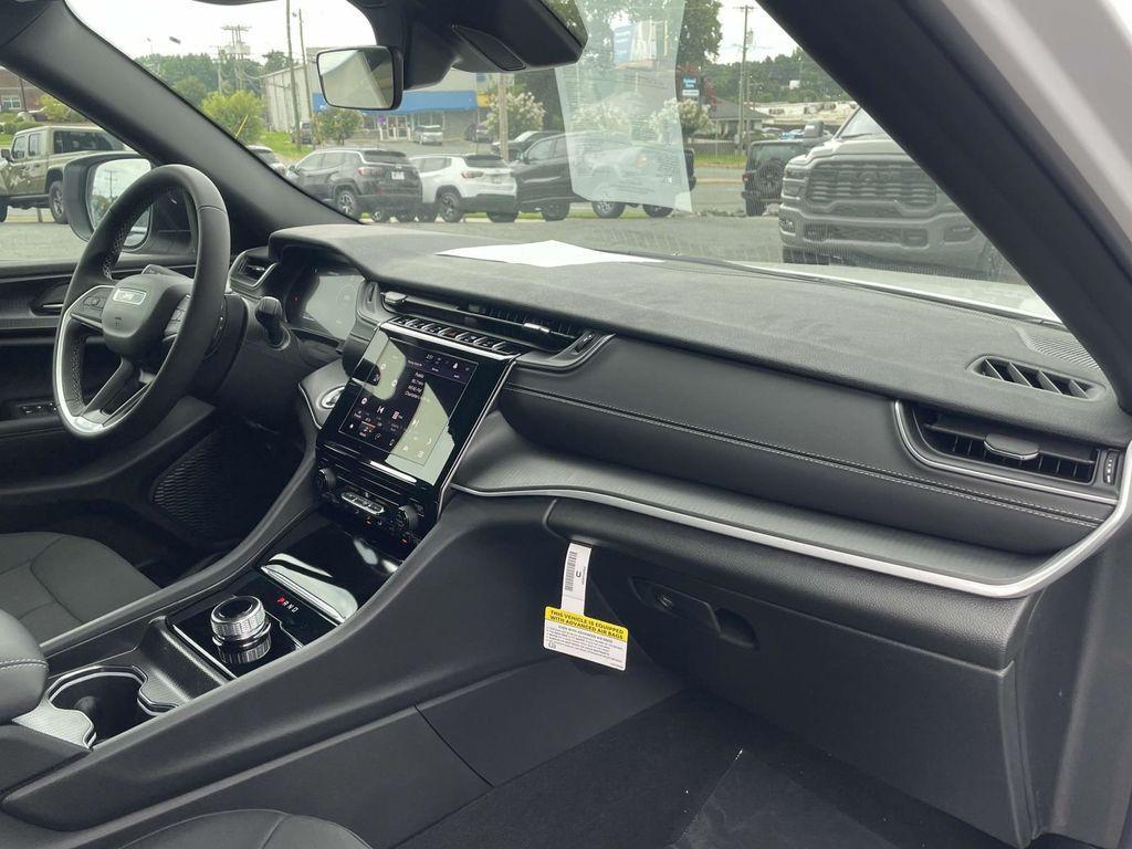 new 2025 Jeep Grand Cherokee car, priced at $32,030