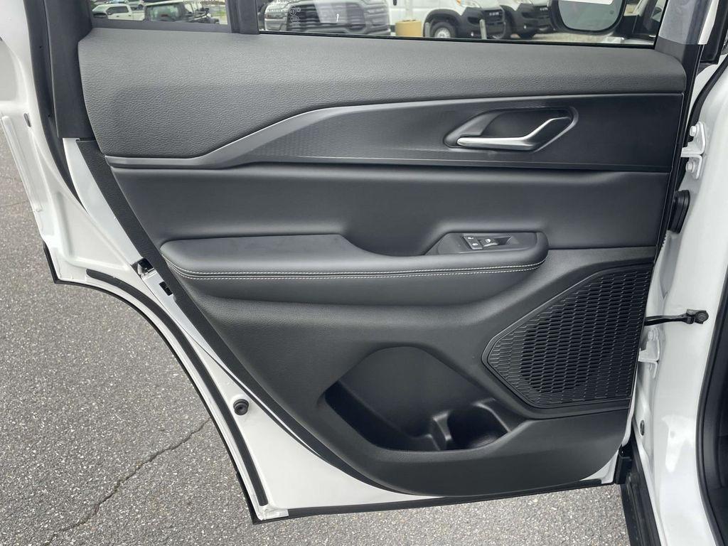 new 2025 Jeep Grand Cherokee car, priced at $32,030